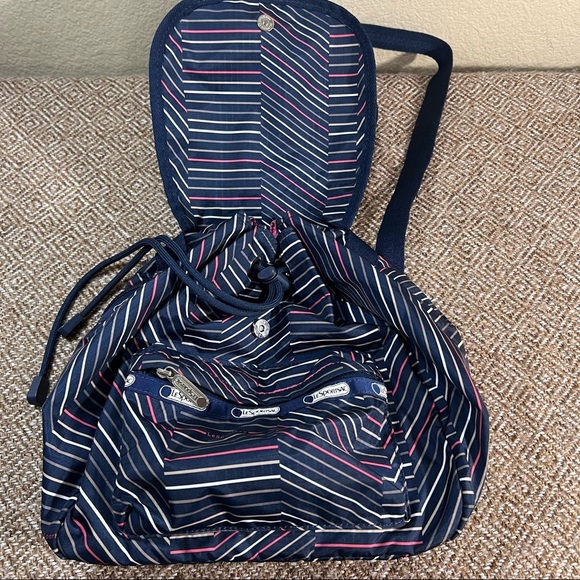 LESPORTSAC-Small Edie Drawstring Backpack Bag In Floral Euphoria EUC Daily Use - Picture 5 of 9